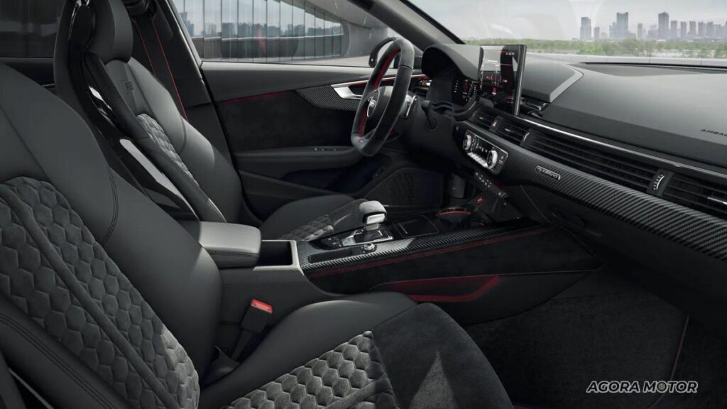 Interior do RS4 2023.