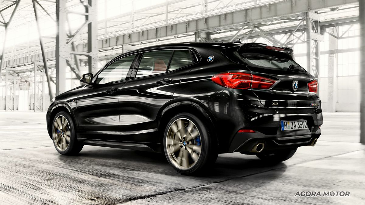 Traseira da BMW X2 2023.