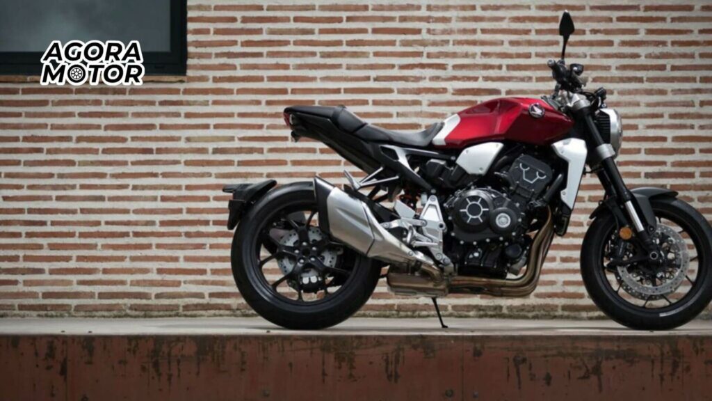 Foto lateral de uma CB 650R