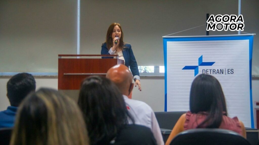 Foto de pessoas em uma reunião