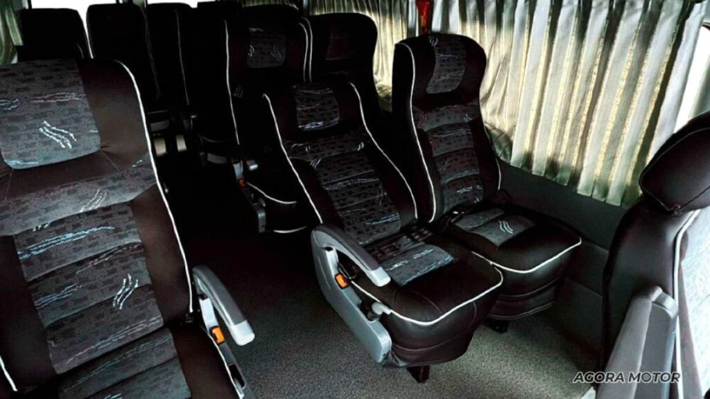 Bancos para passageiros da iEV 750V 2023.