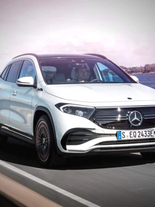 Dianteira da Mercedes EQA 2023.