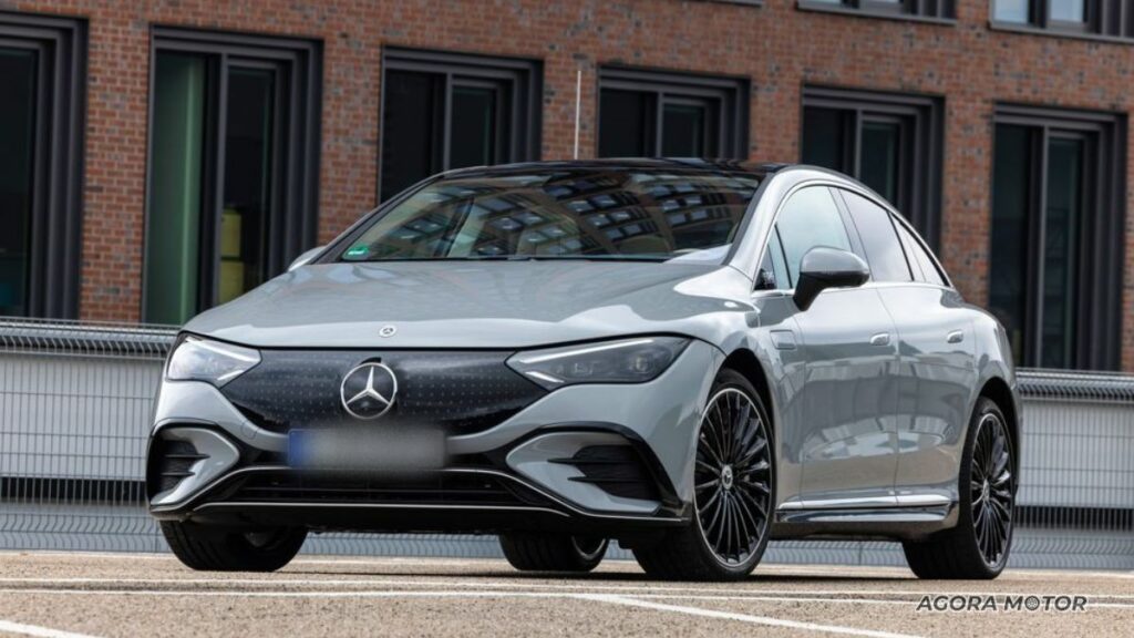 Dianteira do EQE 2023.