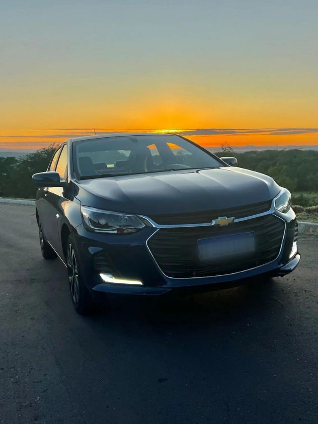 Onix Plus de frente.