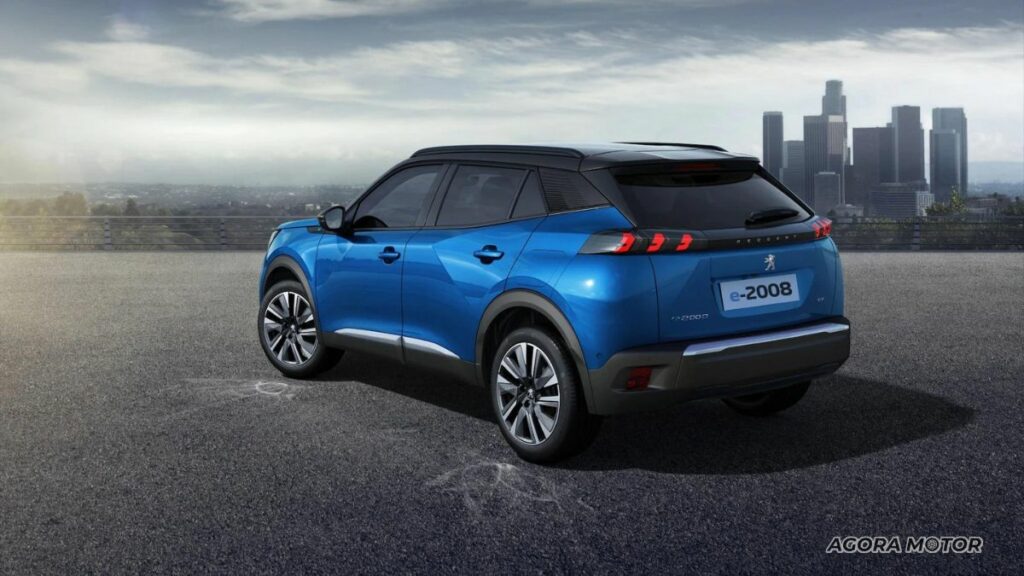 Traseira do Peugeot e-2008 2023.