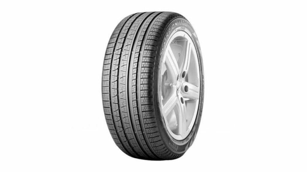 Pneu All Season da Pirelli, um dos melhores pneus 235/60 R16.