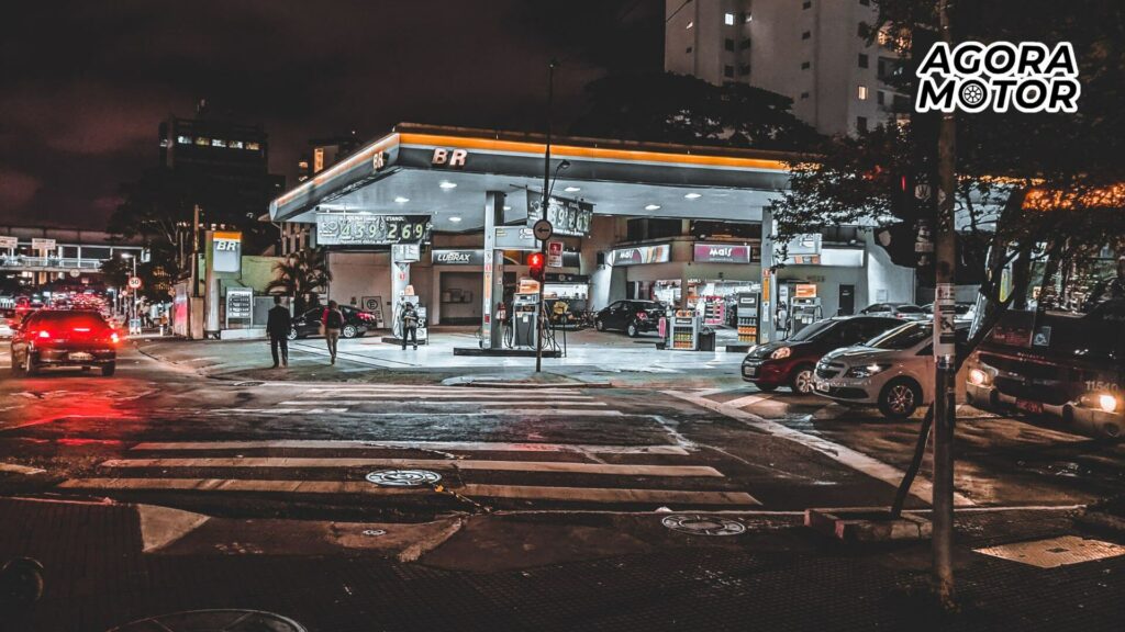 Foto de um posto de gasolina, locla onde ocorre muitos acidentes devido ao tráfego, DPVAT 2024