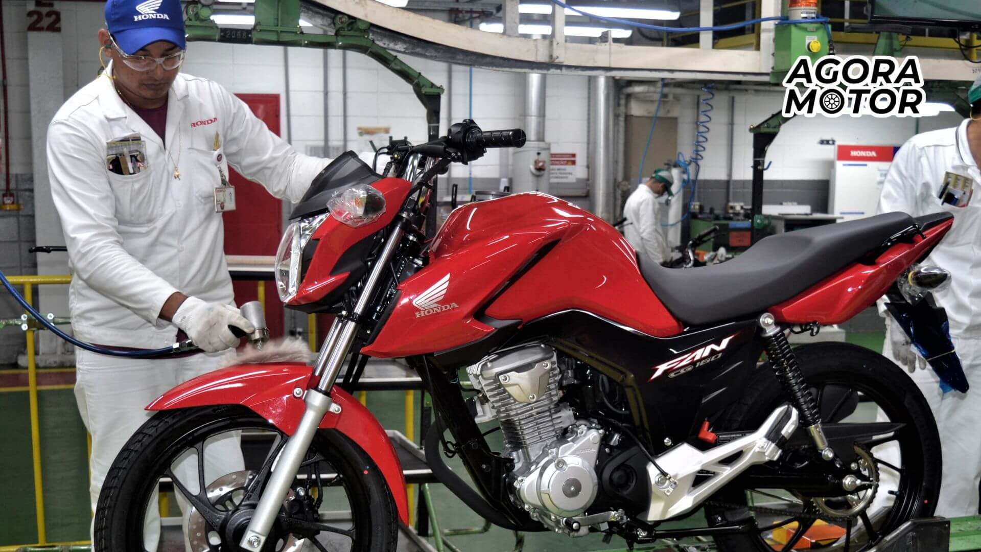 Foto de uma moto da Honda na montadora