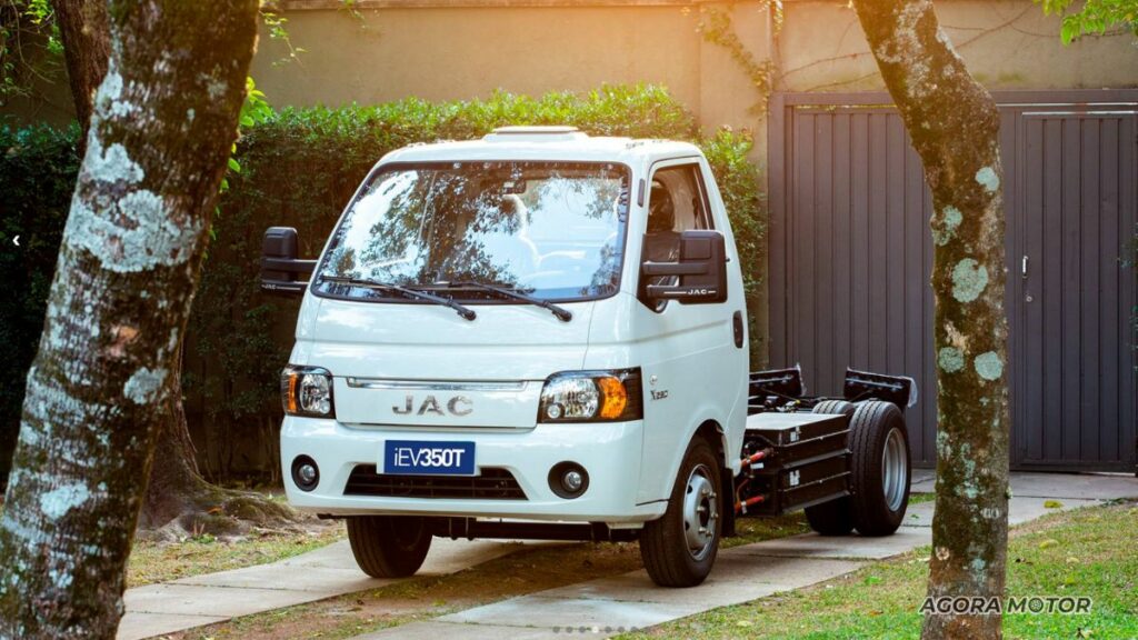 Frente do iEV 350T 2023.