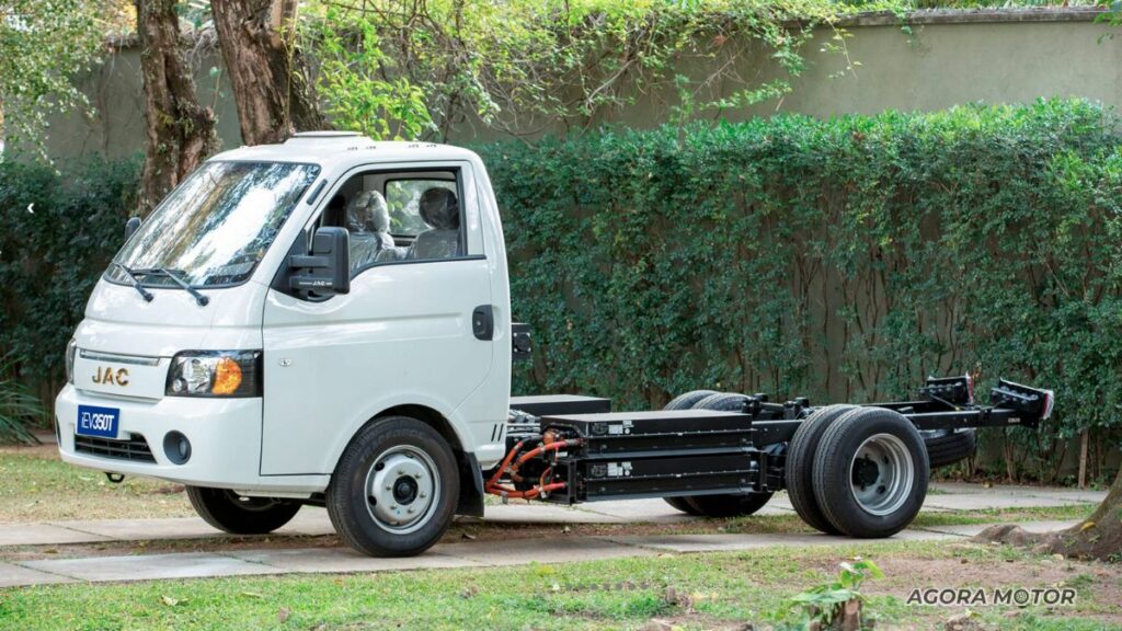 Lateral do iEV 350T 2023.