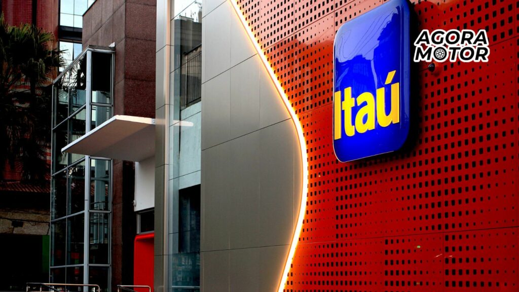 Foto da frente de um banco Itaú