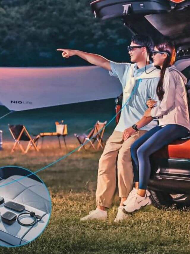 Foto de pessoas apreciando o sistema 5D