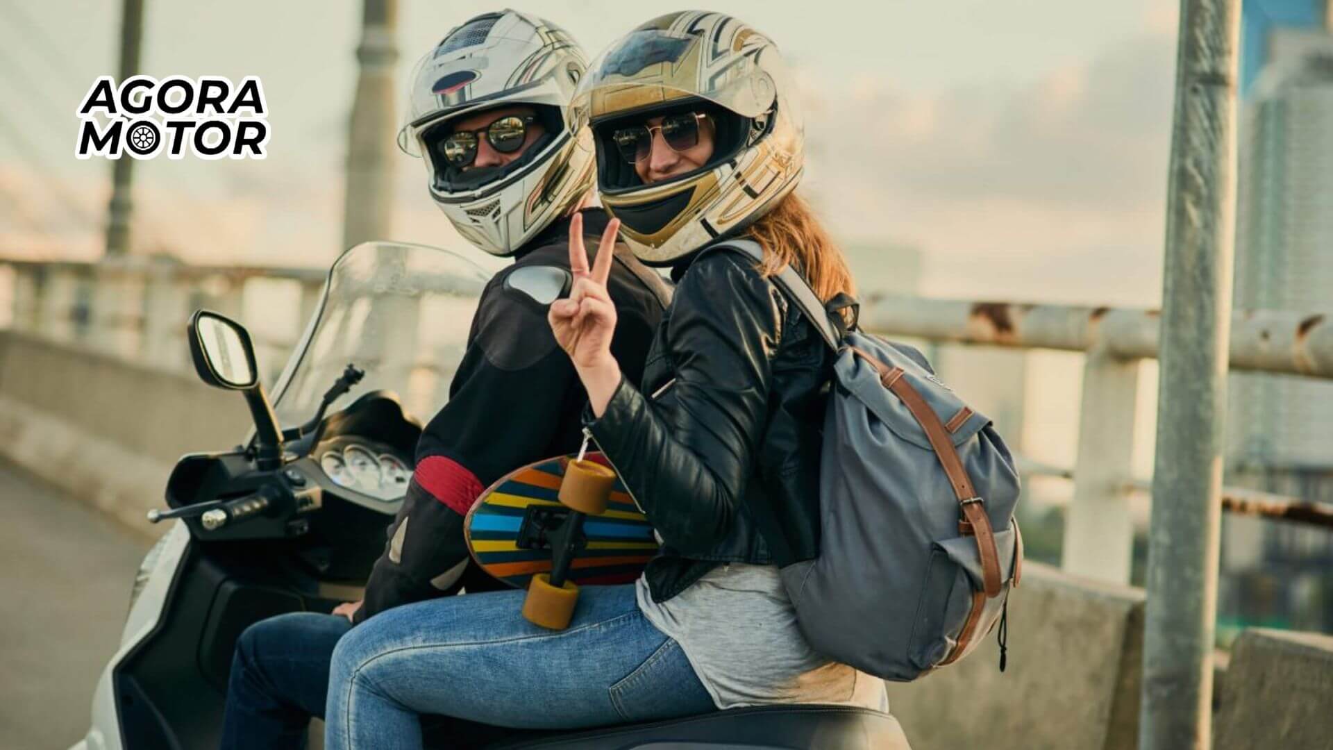 Foto de uma pessoa indo de Uber Moto