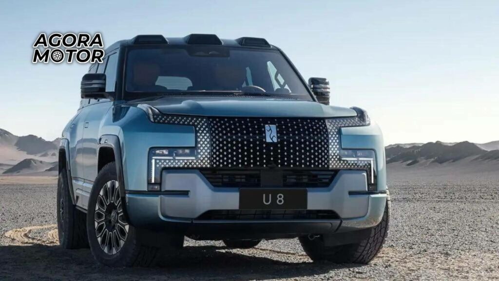 Foto frontal de um BYD Yangwang U8 