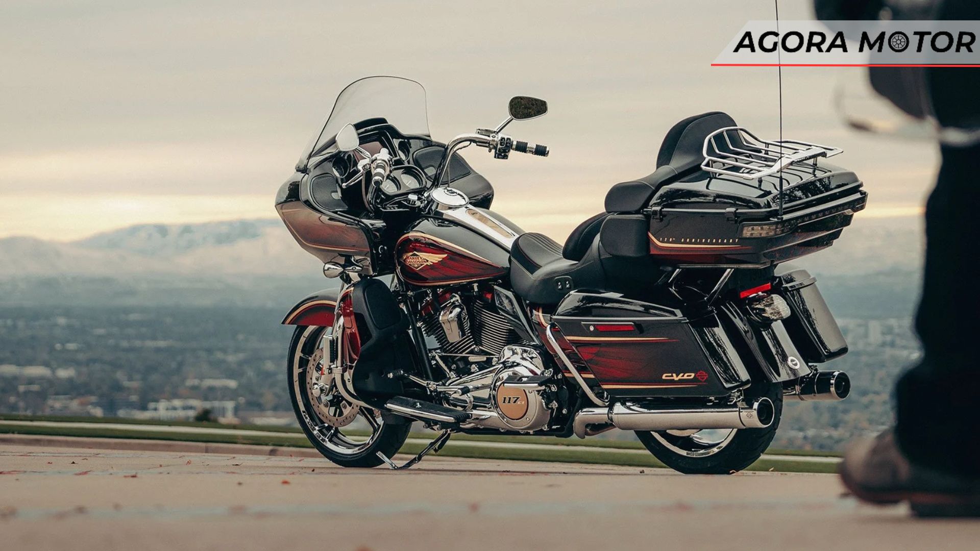 Lateral da CVO Road Glide Limited 2023.
