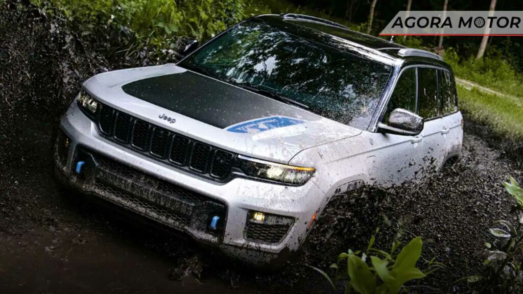 Grand Cherokee 4xe branco na lama