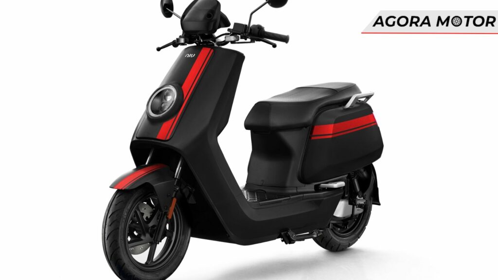 Frente da NIU NQI GT 2023.