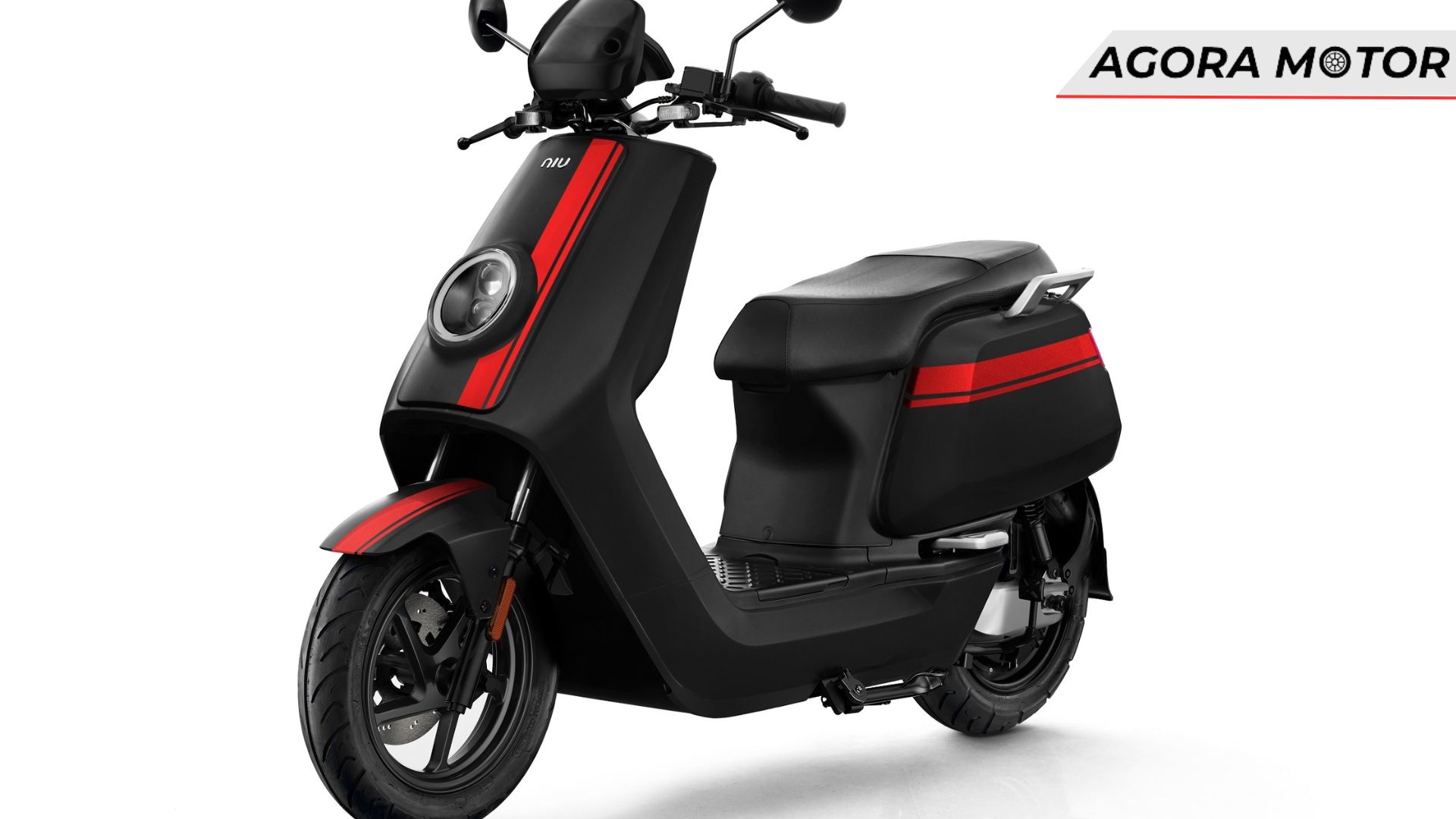 Frente da NIU NQI GT 2023.