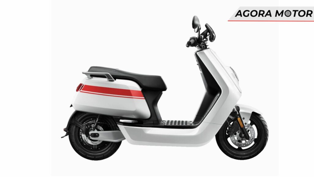 Lateral da NIU NQI GT 2023.