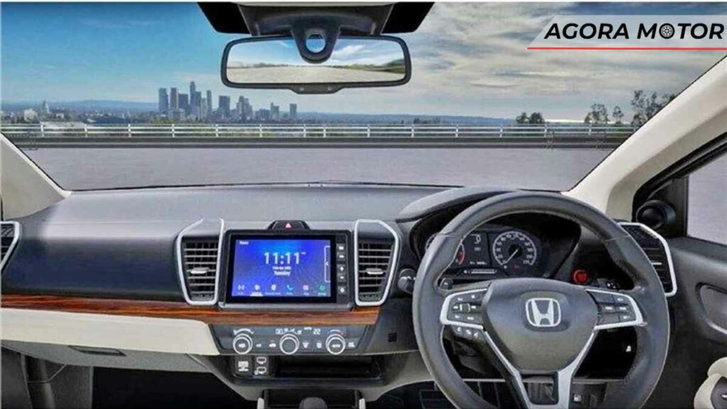 Interior do novo Honda City, painel preto com detalhes em madeira