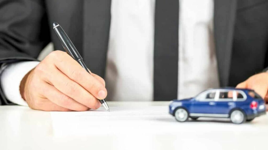 Assinando o seguro Auto