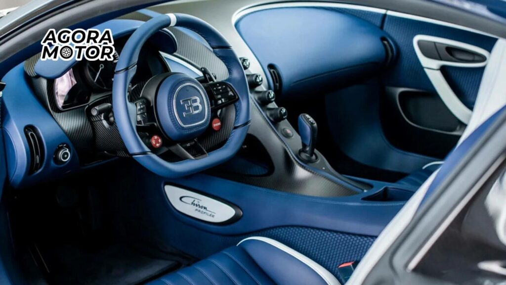 Foto do interior de um Bugatti Chiron Profilée 2023