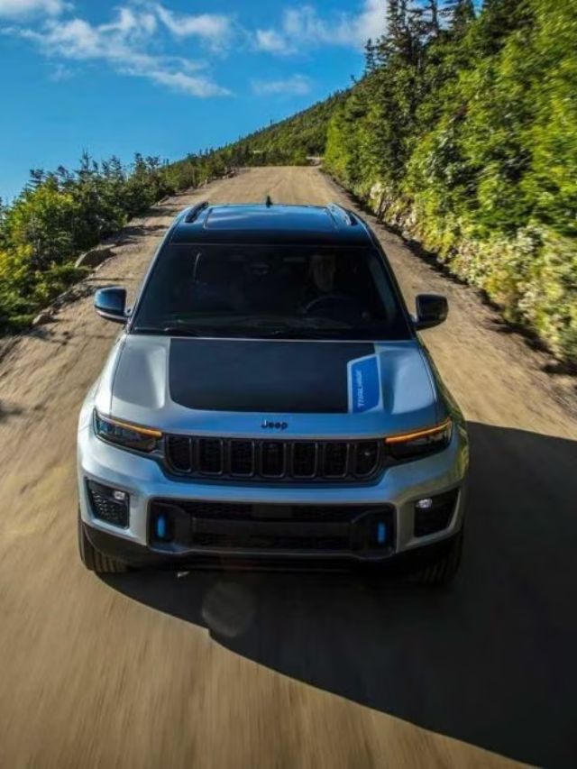 Foto de um Jeep Grand Cherokee híbrido