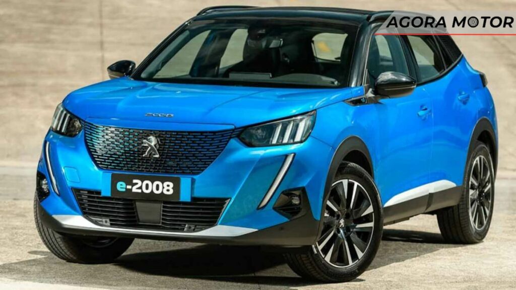 Foto de um Peugeot e-2008 azul