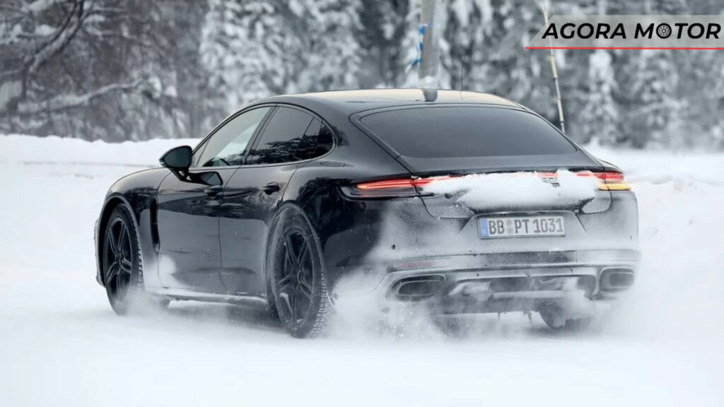 Foto da traseira de um Porsche Panamera 2023