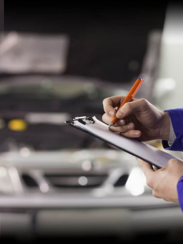 Foto de pessoa anotando algo