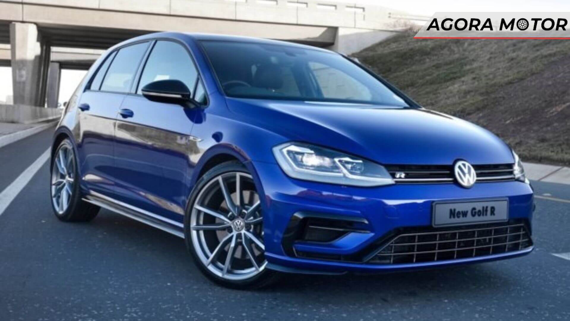 Foto de um Volkswagen Golf 2023, um dos carros mais vendidos na Europa