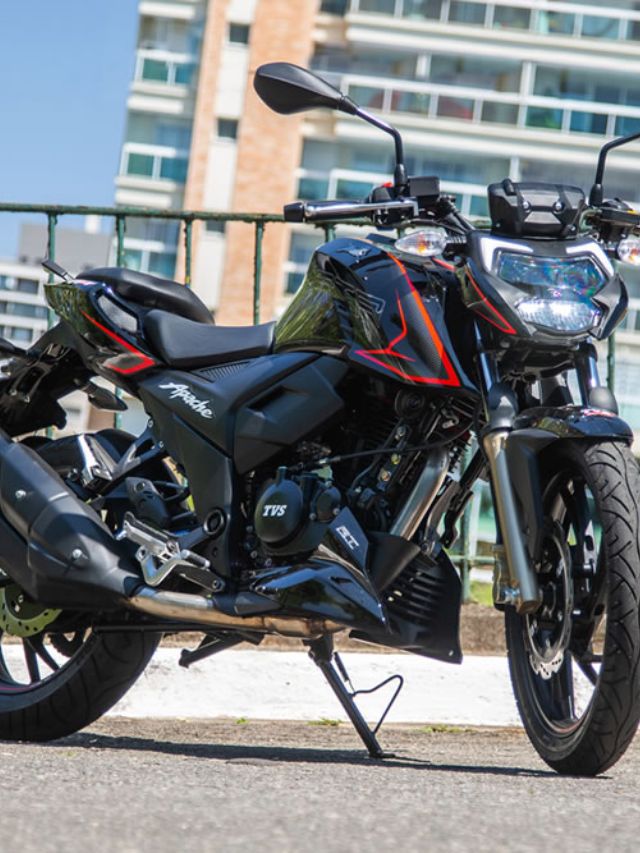 Apache RTR 200 na cor preta.