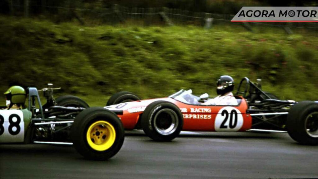 O Brabham BT21 em uma corrida