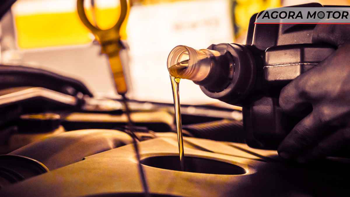 Qual é a maneira certa de derramar o óleo de motor no momento da troca? Você não vai acreditar nisso