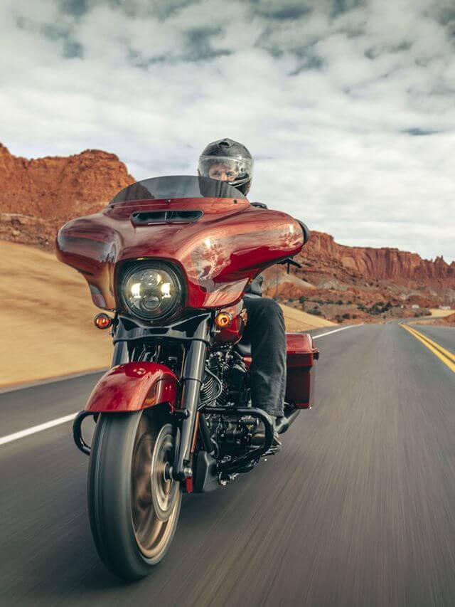 Frente da Street Glide 2023.