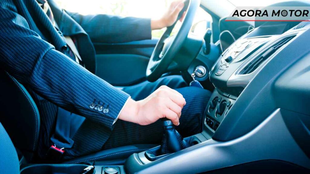 O-alerta-de-trafego-cruzado-traseiro-garante-uma-marcha-a-re-segura