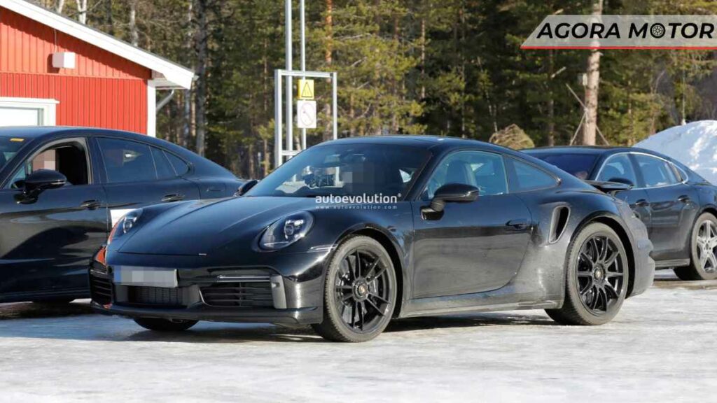 Próximo Porsche 911 Turbo S 2024 terá algum tipo de assistência híbrida: veja flagra!