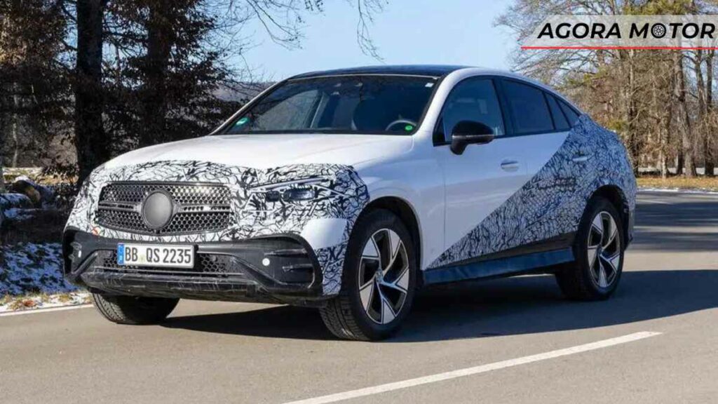 Próximo do lançamento oficial, Mercedes-Benz GLC Coupé aparece com novidades