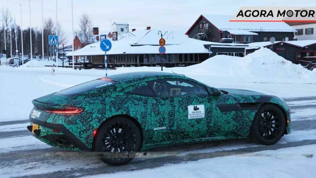 Detalhe para a parte dianteira do carro