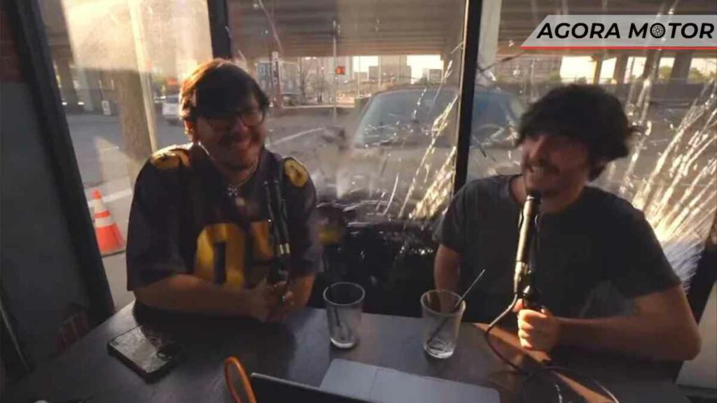SUV bate em café onde podcasters gravavam um programa ao vivo veja o impacto