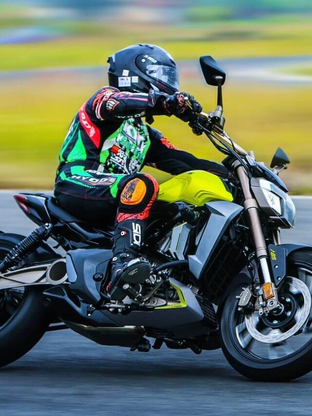 Zontes V310 2023 em uma curva.