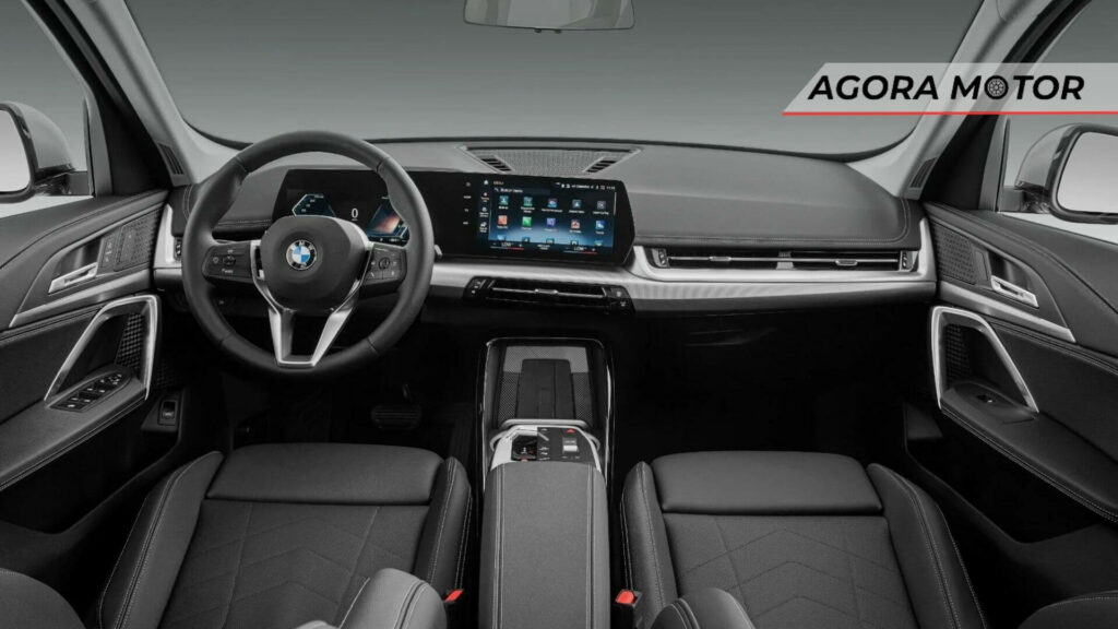 Foto do interior de uma BMW X1 2023