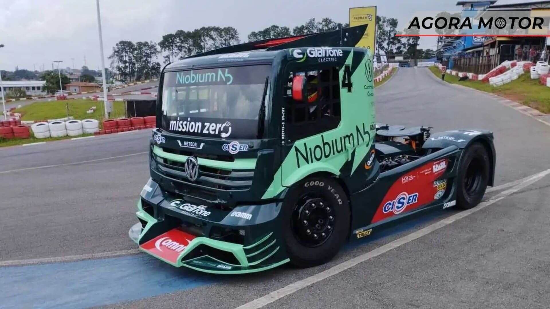 Foto do caminhão híbrido