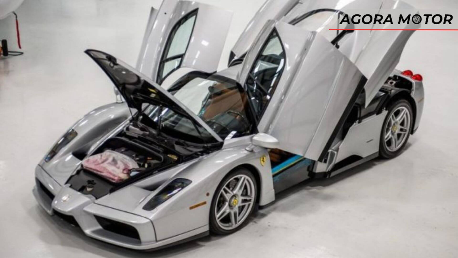 Foto de uma Ferrari Enzo 2023