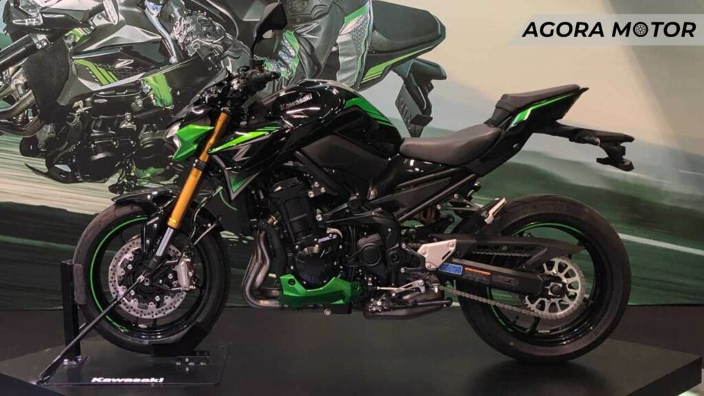 Foto de uma Kawasaki Ninja Z900 2023