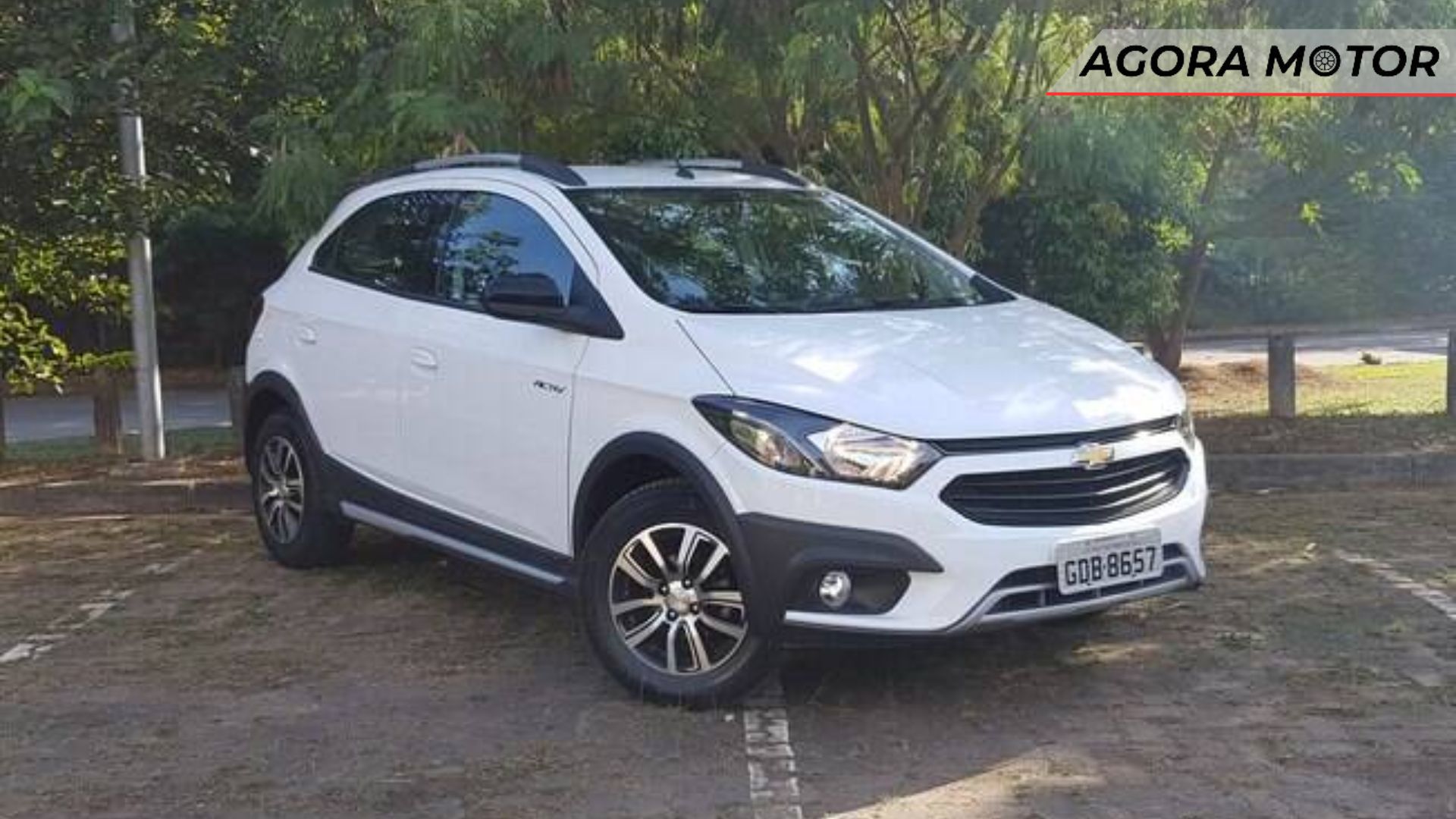 Foto de um Chevrolet Onix Activ