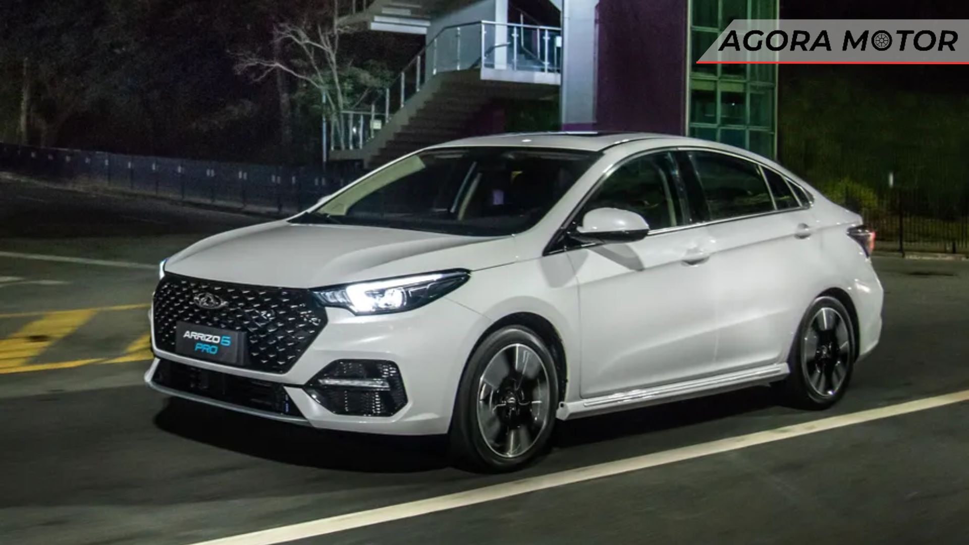 Foto de um Arrizo, Caoa Chery Tiggo 5X e Arrizo