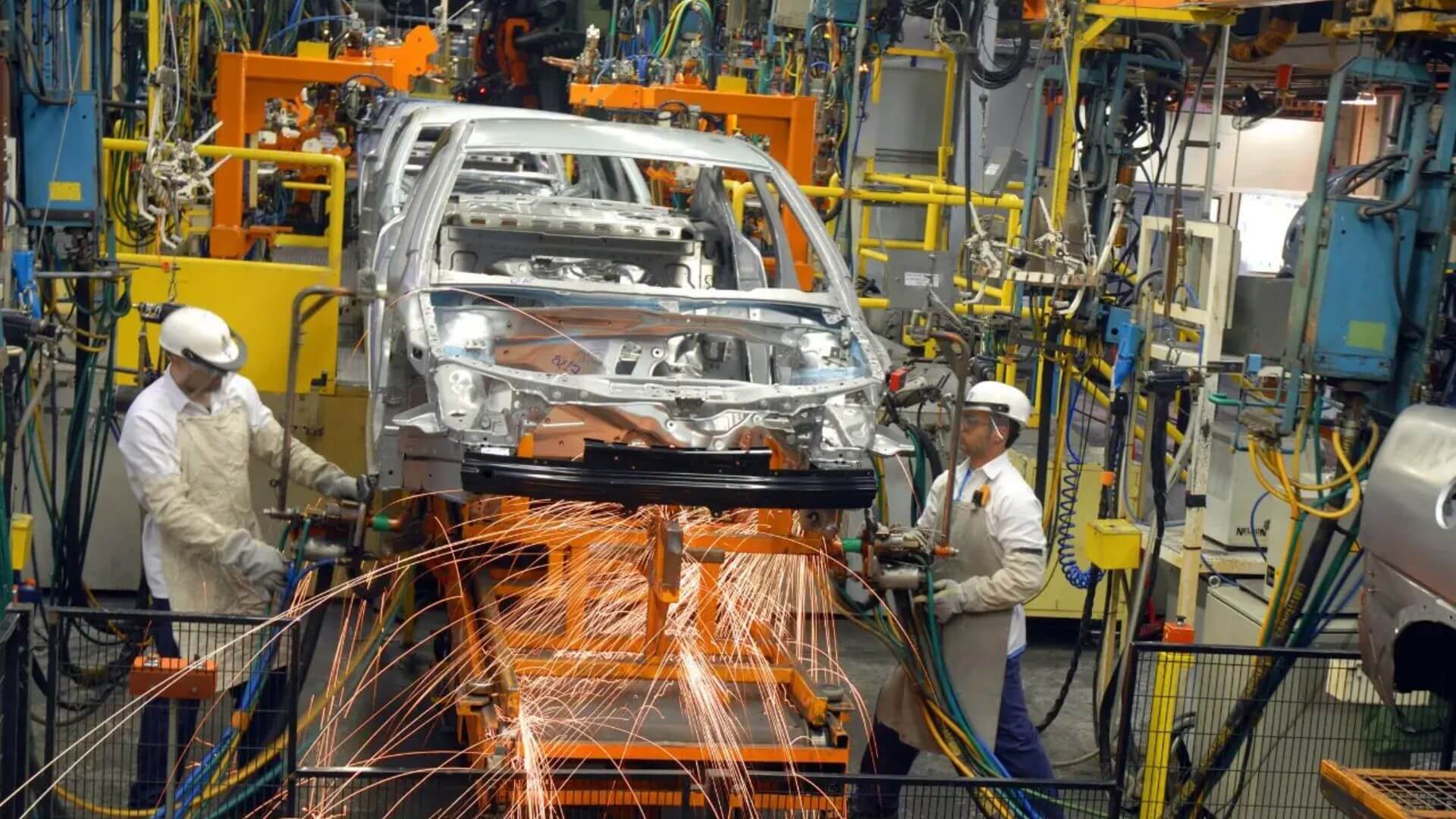 Foto de carros zero km em produção