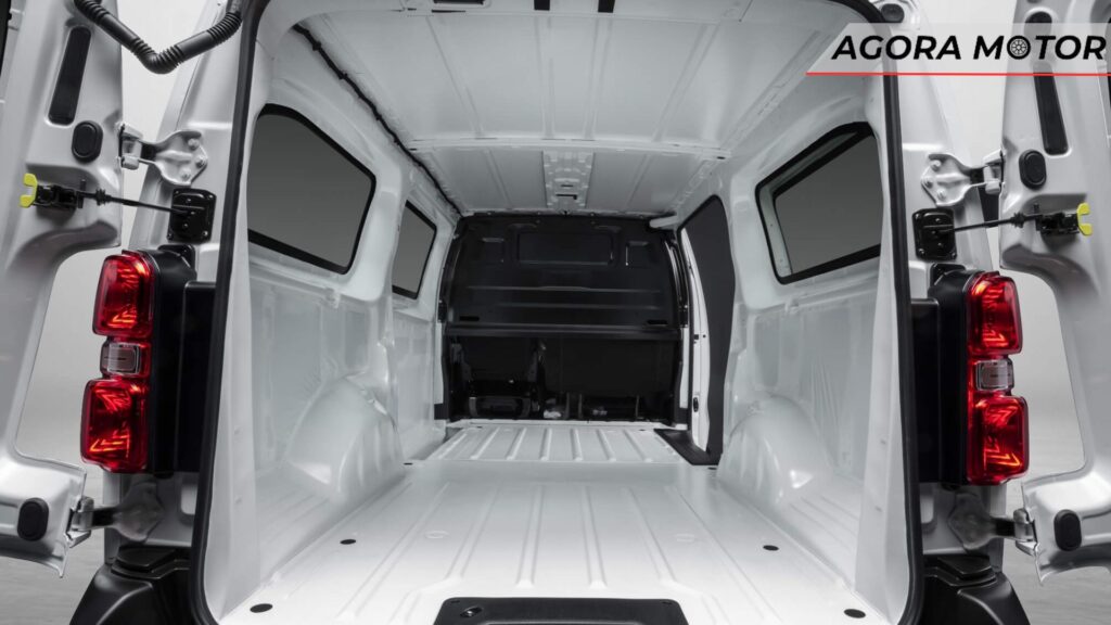 Espaço Interno do Fiat Scudo 2024.