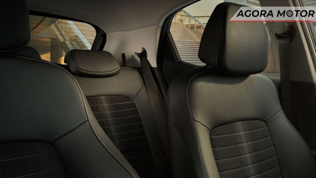 Bancos com revestimento em couro do HB20 2024.